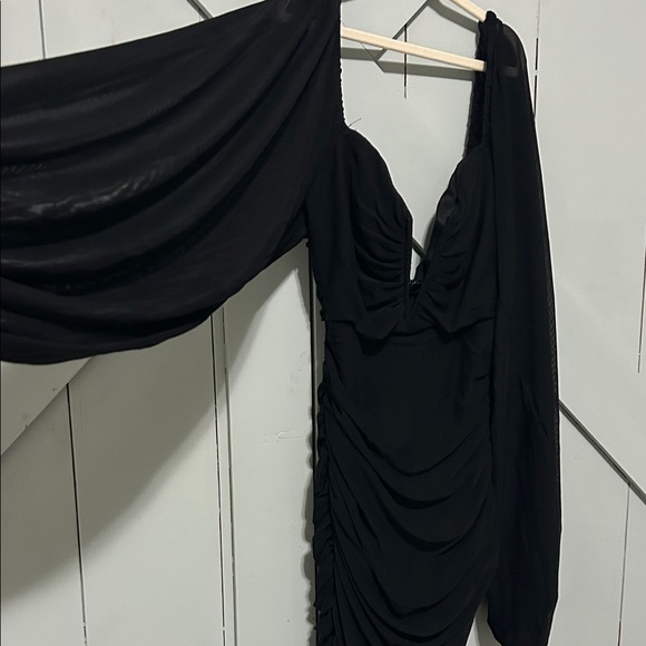 Saints + Secrets Selfie Leslie Black Off-Shoulder Ruched Dress size small - Picture 5 of 8